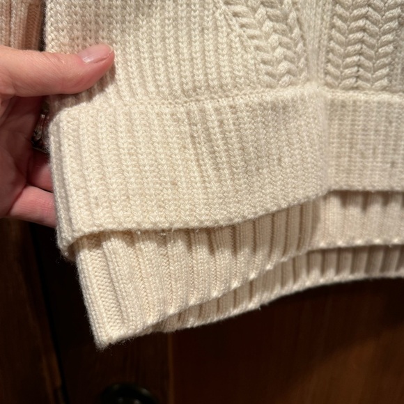 Burberry Cashmere Wool Cable V-neck Cream Sweater, Size S / P - Picture 11 of 15